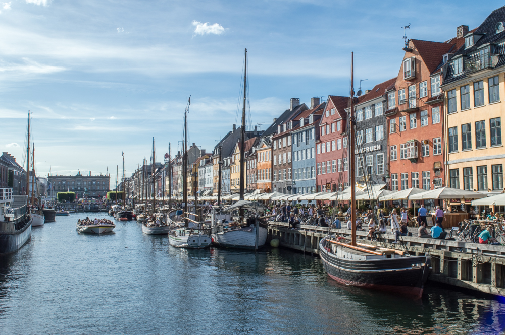 Nyhavn sollte man in Kopenhagen unbedingt gesehen haben.