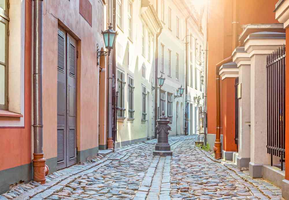 Free Self-Guided Riga Walking Tour: The narrow cobblestone streets of the Old Town are one of the must-see attractions in Riga.