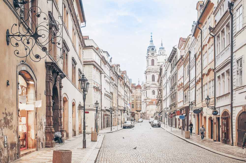 Free Walking Tour Prague: View of a quiet, cobblestone street in Prague's Lesser Quarter.