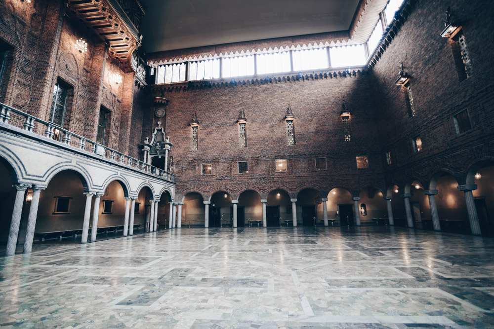 Stockholm City Hall: The Blue Hall, venue of the annual Nobel Prize banquet. PC: Jorge Láscar from Melbourne, Australia [CC BY 2.0 (https://creativecommons.org/licenses/by/2.0)], via Wikimedia Commons