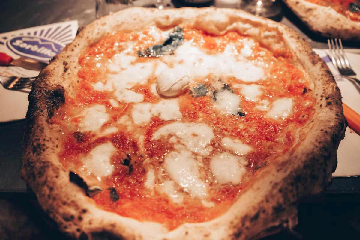 Naples Pizza: Traditional Pizza Margherita