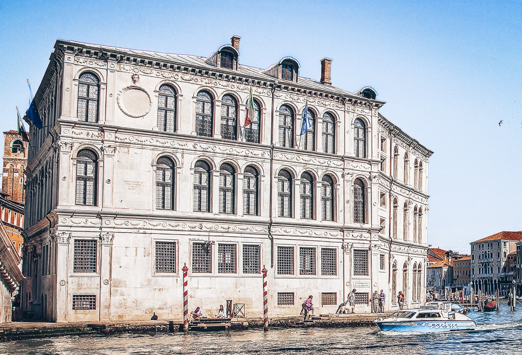 Venice palaces: The three-storied Palazzo dei Camerlenghi next to the Rialto Bridge.