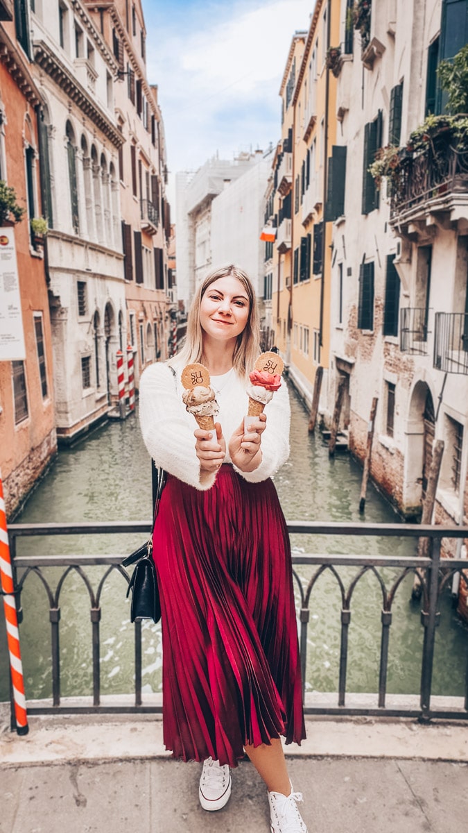 Venice Photo Locations: Woman holding two ice cream cones on the little bridge near Gelatoteca SuSo