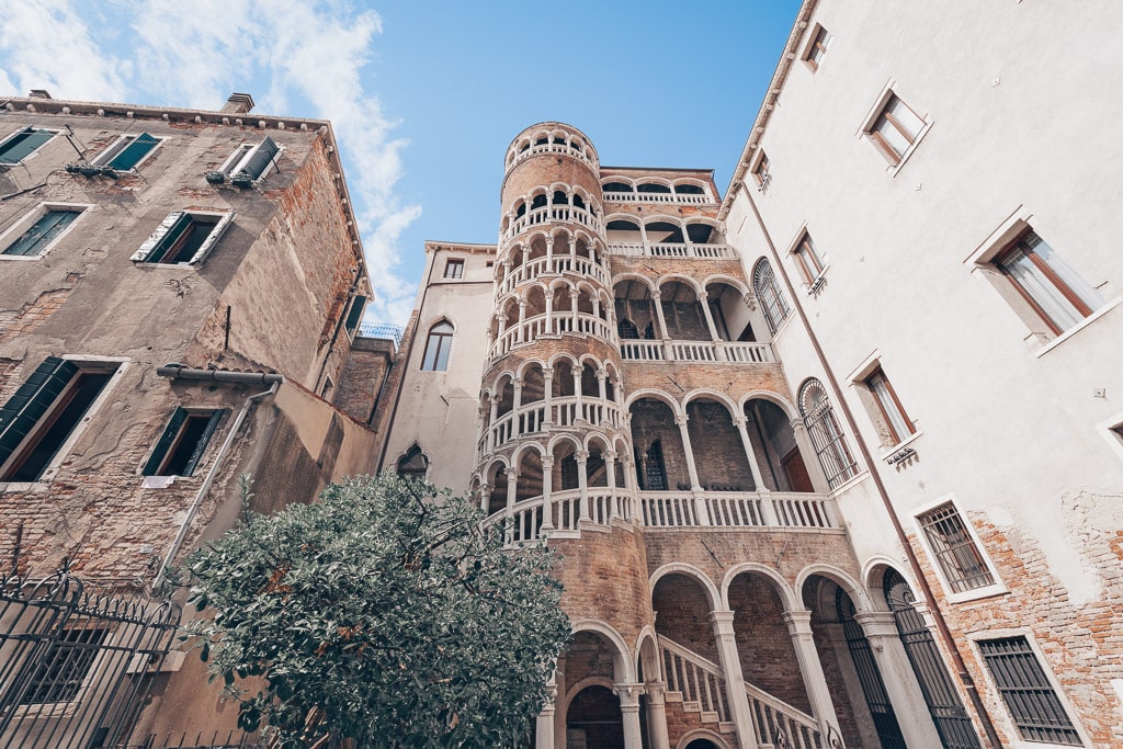 Things to see in Venice: The beautiful Palazzo Contarini del Bovolo