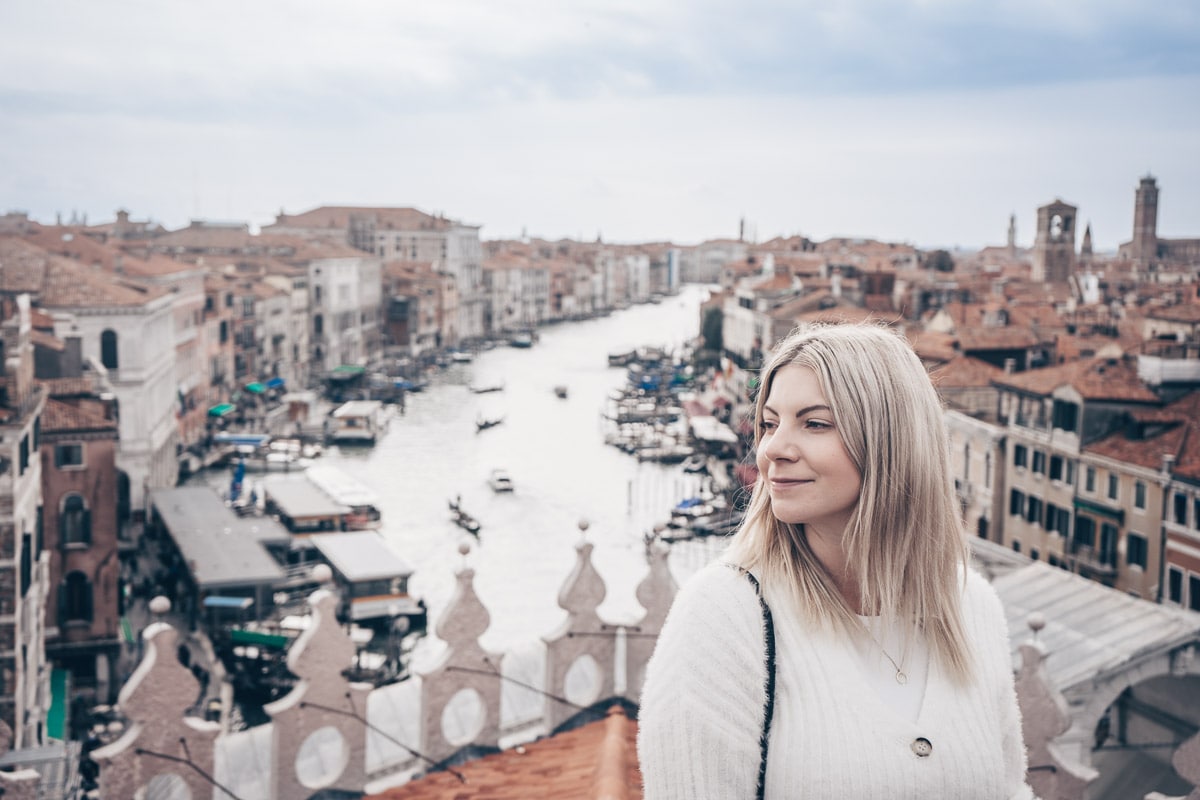 Best Venice Photo Spots: Woman posing for a photo on the terrace of T Fondaco dei Tedeschi building on the Grand Canal