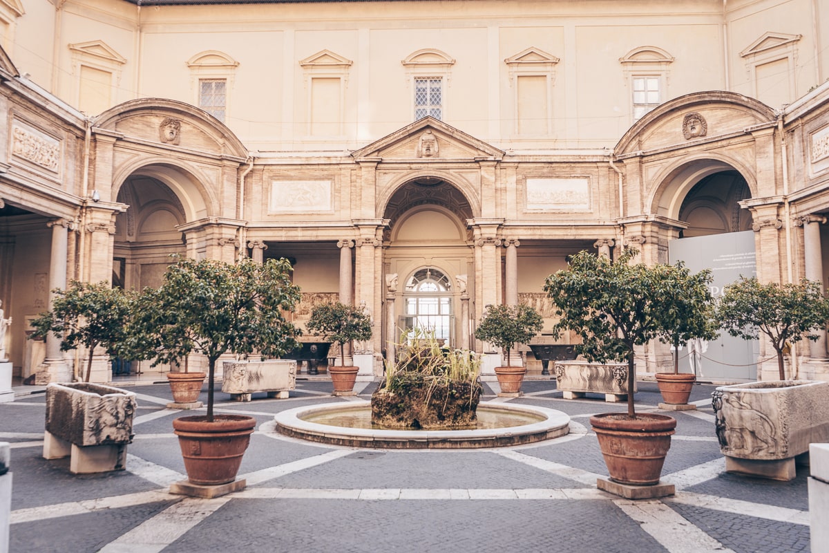 Rome Museums: The lovely octagonal courtyard in the Vatican Museums