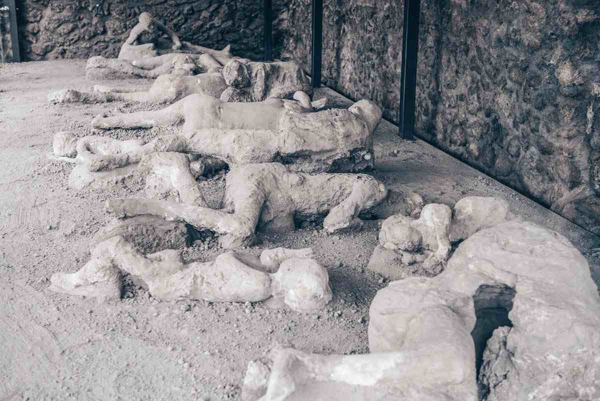 Visit Pompeii: Bodies of victims cast in plaster in the Garden of the Fugitives. PC: Giannis Papanikos/Shutterstock.com