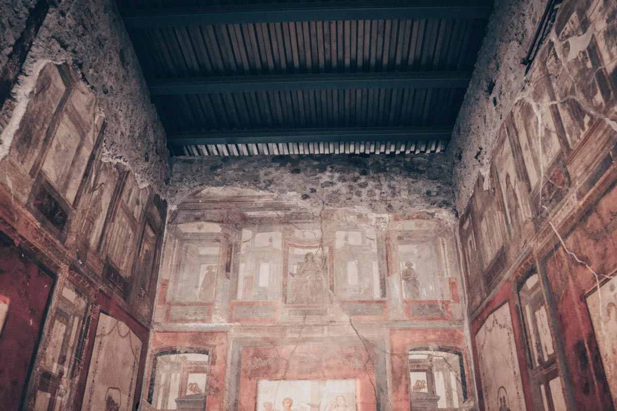 Visit Pompeii: Well-preserved frescoes inside the House of the Vettii (Casa Dei Vettii)
