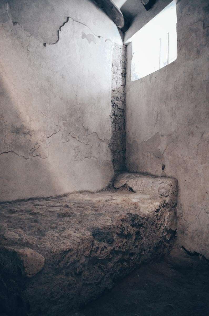 Visit Pompeii: Stone bed in the Pompeii brothel (Lupanar). PC: Carole Raddato from FRANKFURT, Germany [CC BY-SA 2.0 (https://creativecommons.org/licenses/by-sa/2.0)], via Wikimedia Commons.