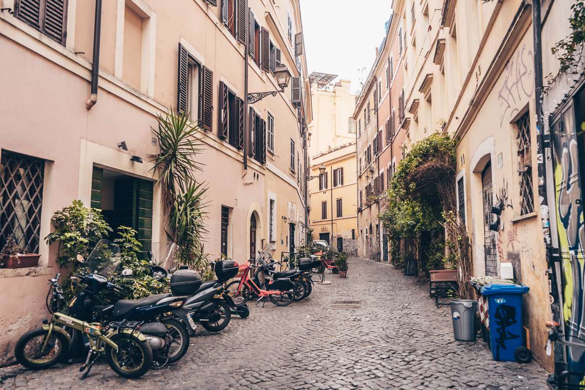 Rome sightseeing: A beautiful cobbled alley in the district of Trastevere